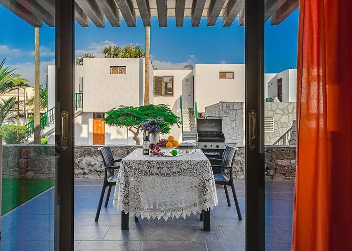 Apartament -2 Minute From The Beach. *