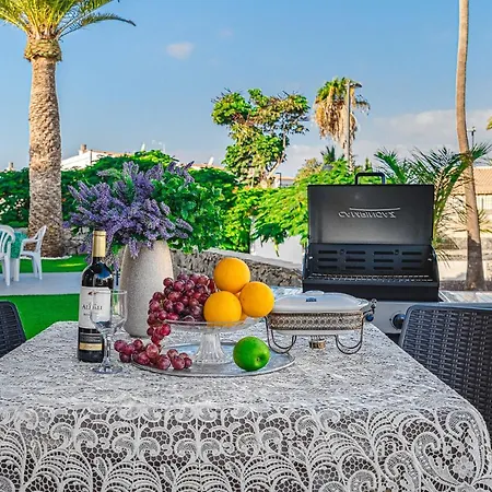 -2 Minute From The Beach. *