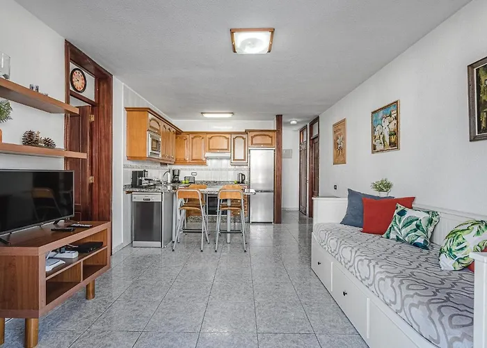 -2 Minute From The Beach. Apartment *