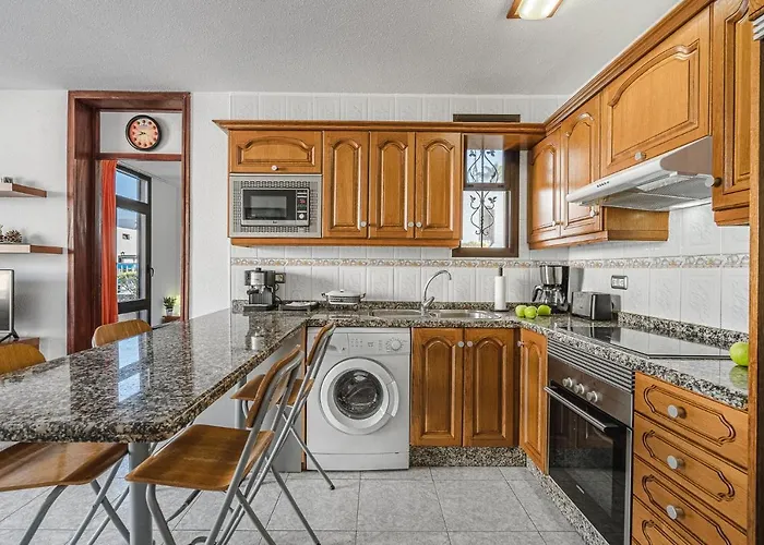 -2 Minute From The Beach. *