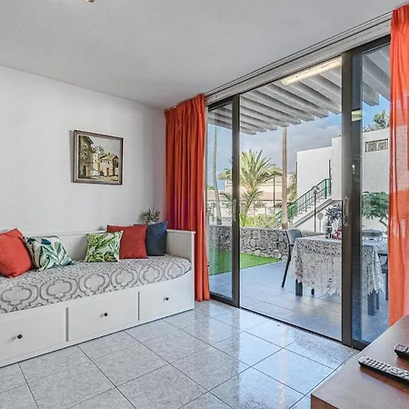 -2 Minute From The Beach. Apartman